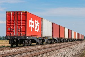 kling_20251126_文生图_中欧铁运物流运输_要_3043_1